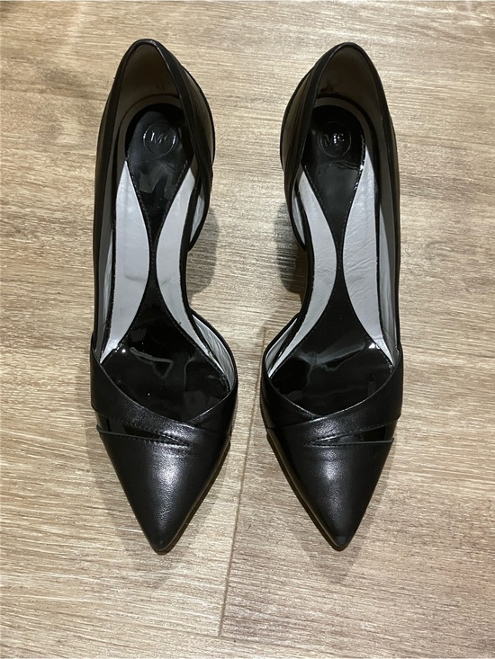 Alexander McQueen Shoes - Alexander McQueen Black Pointed Toe Pumps 37 Italy